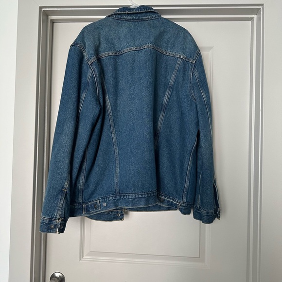 Levi’s Denim Jacket with Striped Sherpa Lining - Picture 5 of 5